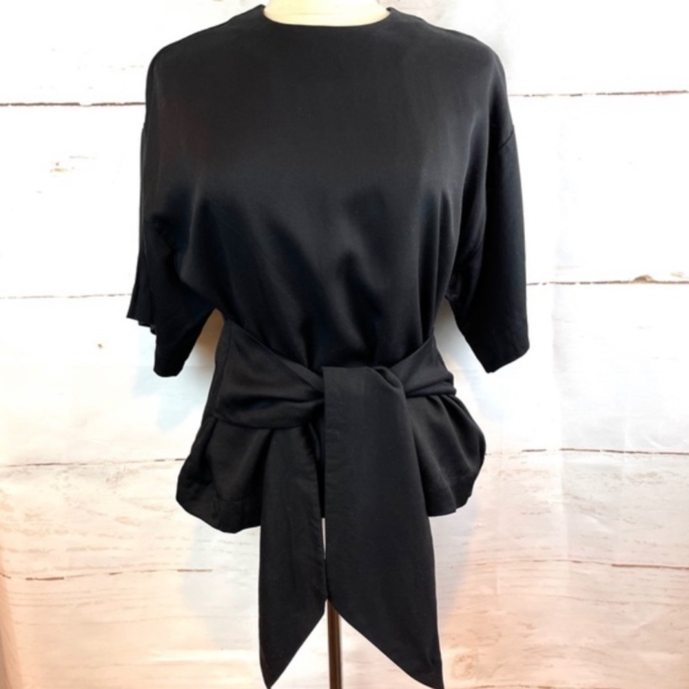 Storee tie top